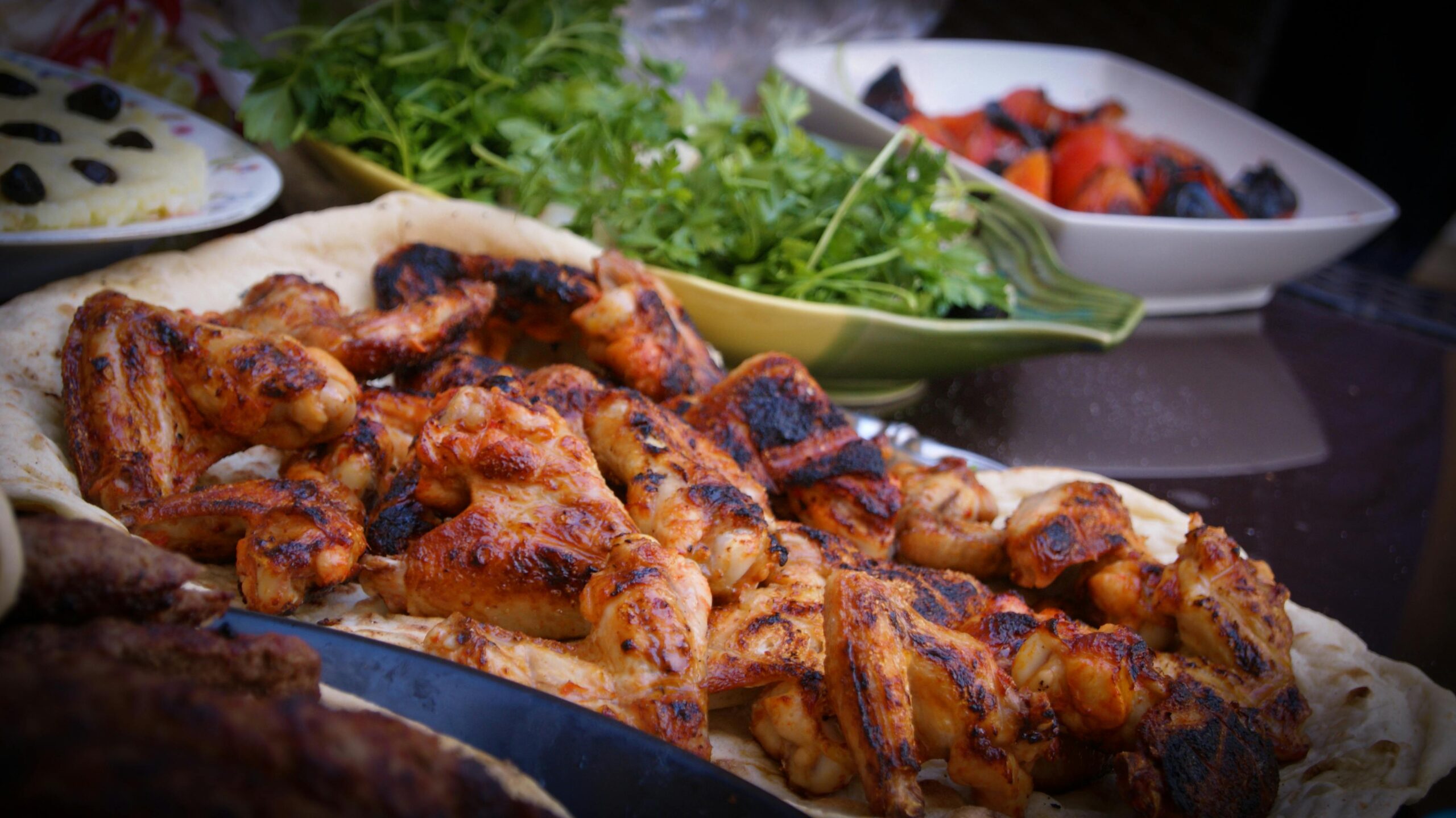 Grill gazowy Weber: niezastąpiony towarzysz letnich spotkań i wyjątkowych smaków